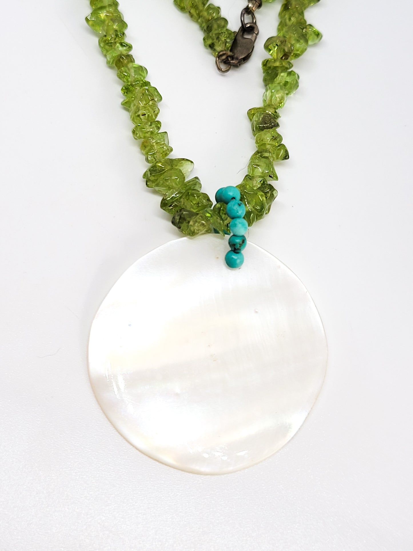 Peridot chip and mother of pearl vintage gemstone sterling silver necklace