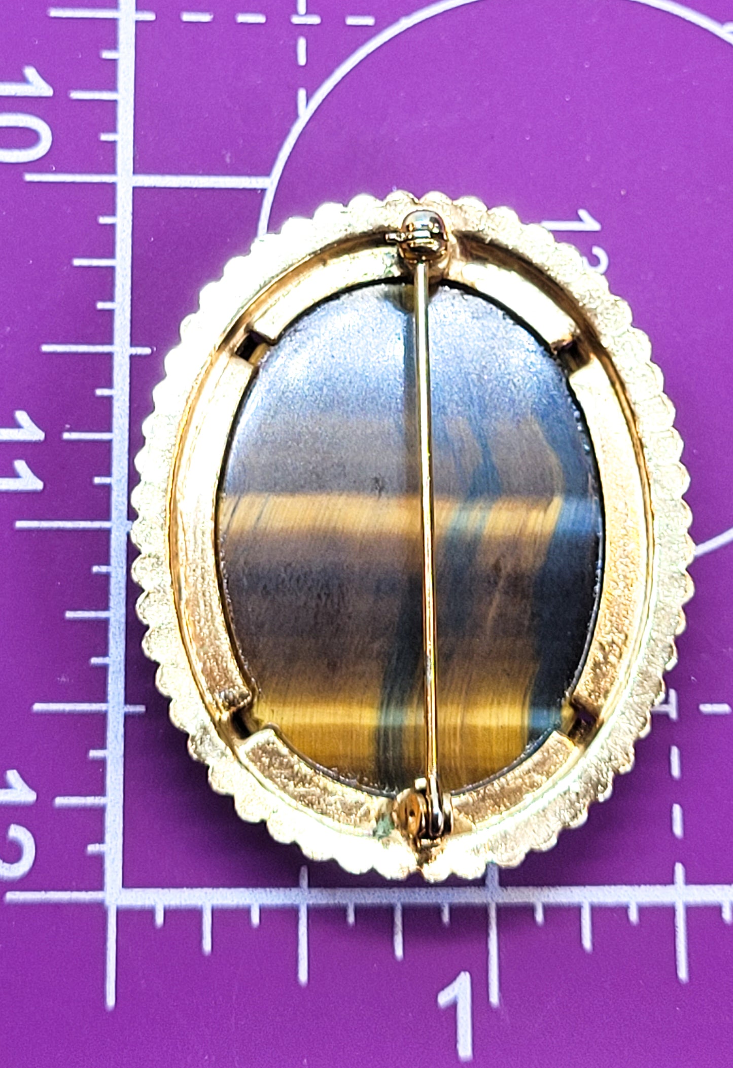 Large banded tiger's eye vintage gold toned gemstone brooch pin