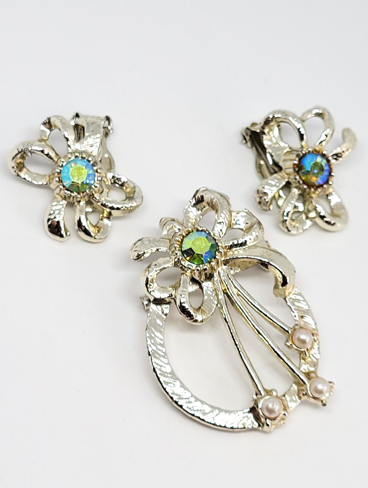 Blue Peacock aurora borealis and faux pearl demi parure set earrings and brooch
