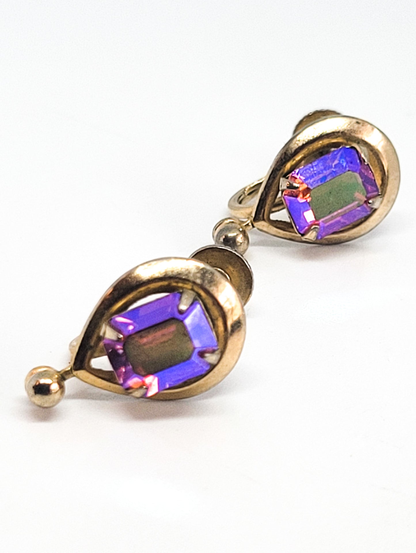 Pink tear drop aurora borealis rainbow gold toned vintage screw back earrings