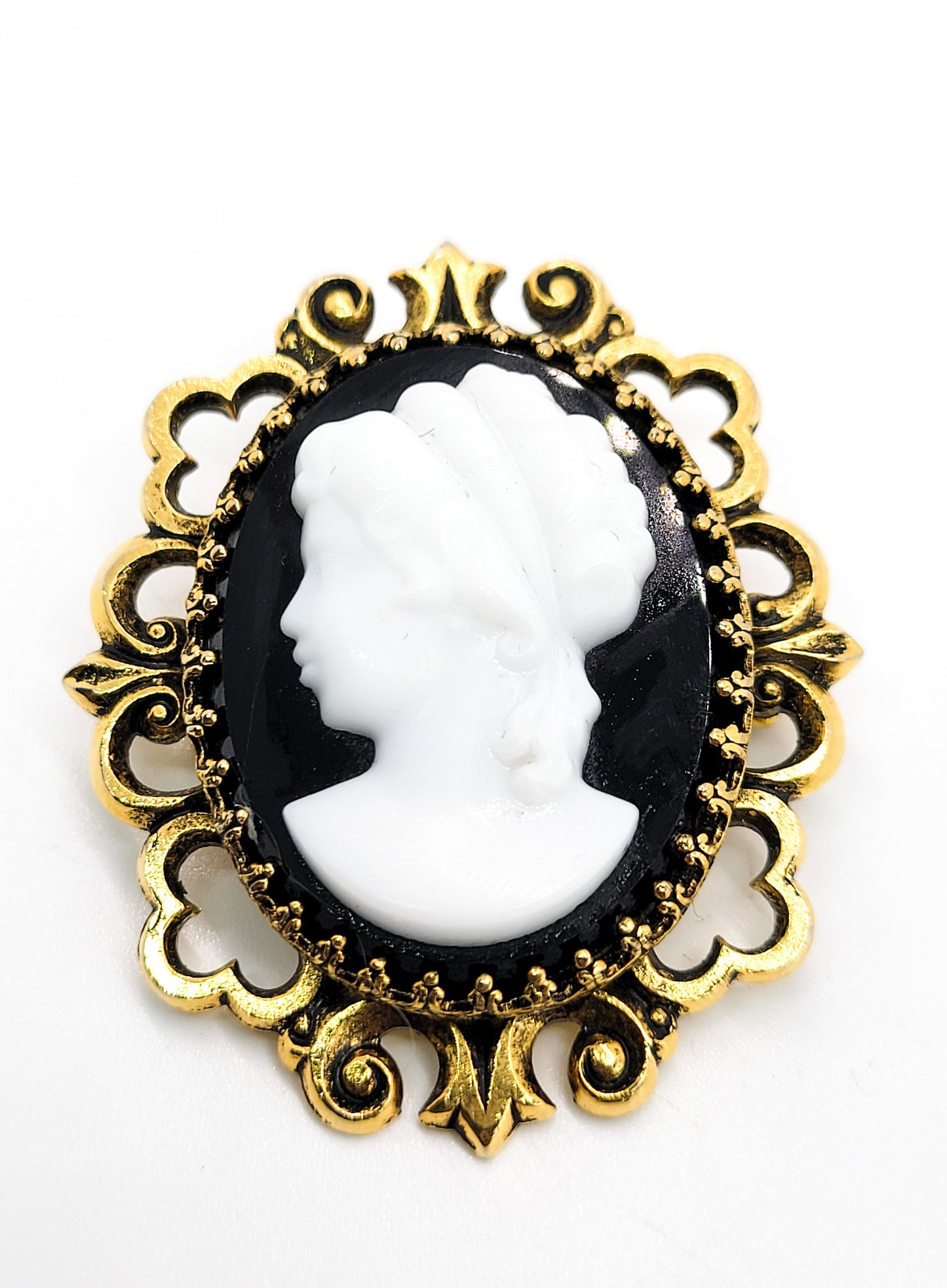 Victorian revival black and white glass cameo gold toned vintage pendant brooch pin