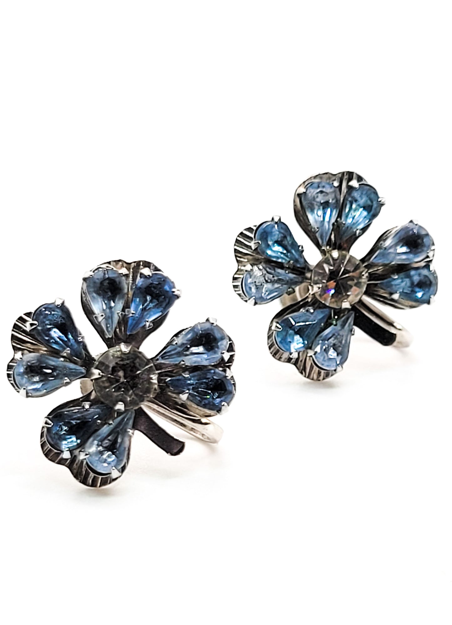 Bugbee and Niles B.N. blue 4 leaf clover silver toned vintage screw back earrings