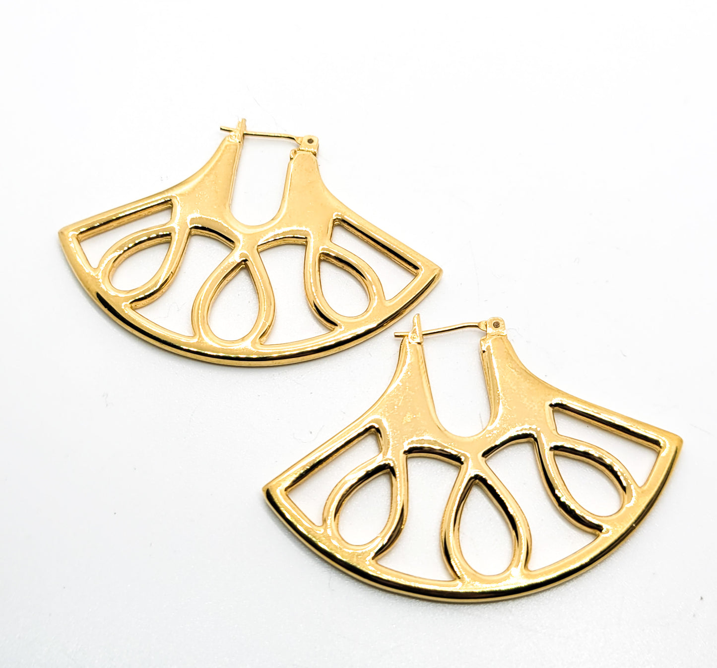 E.T. Etruscan gold toned fan hoop vintage signed earrings