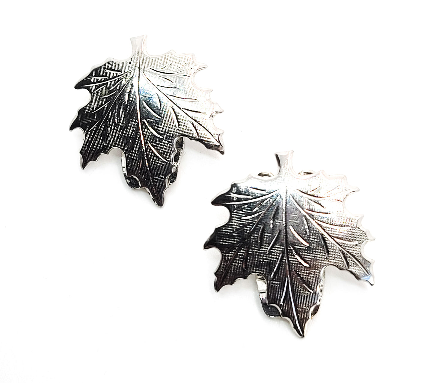 Maple leaf etched silver toned vintage clip on earrings