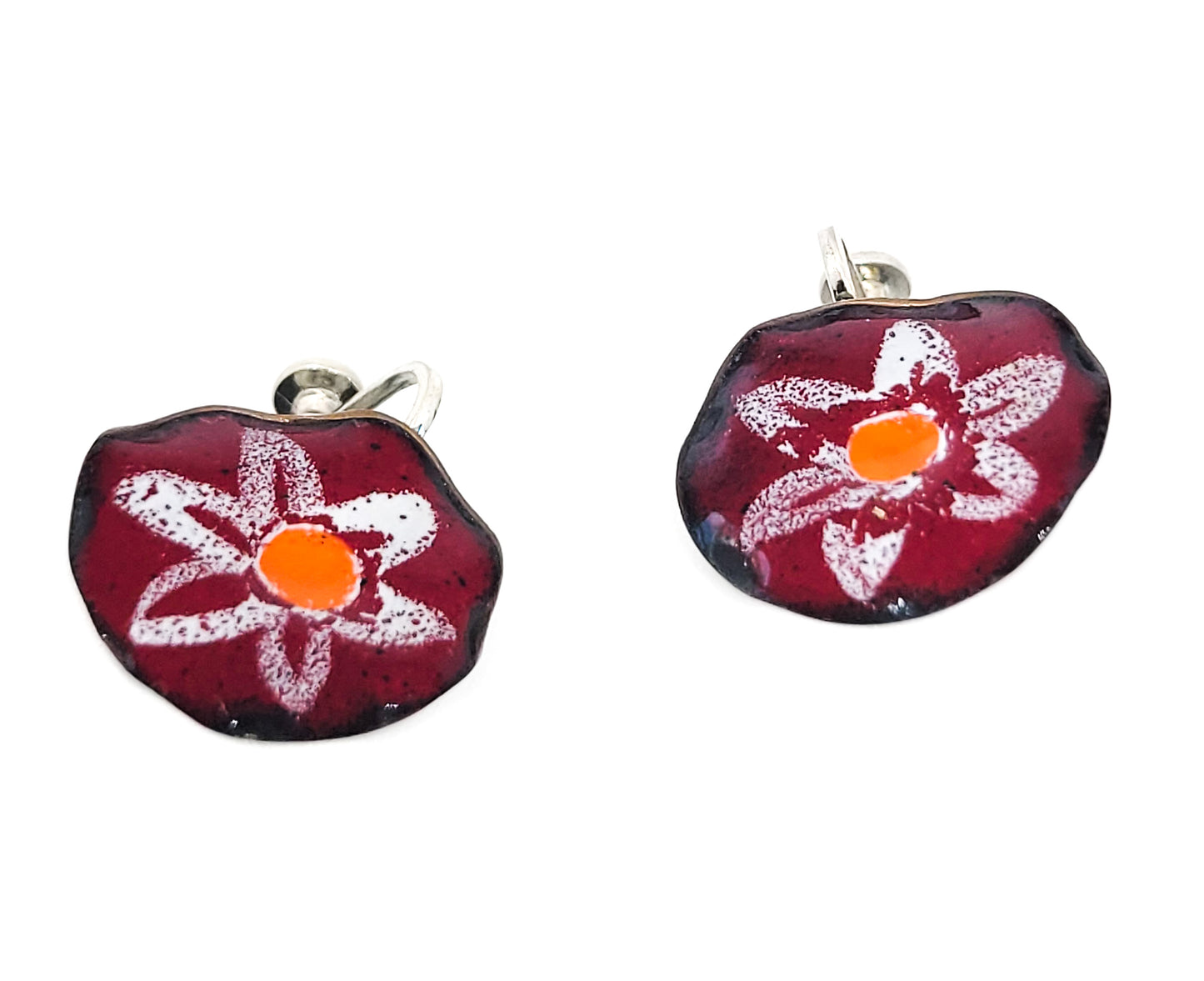 Retro Red Enamel over copper Artisan white flower vintage screw back earrings