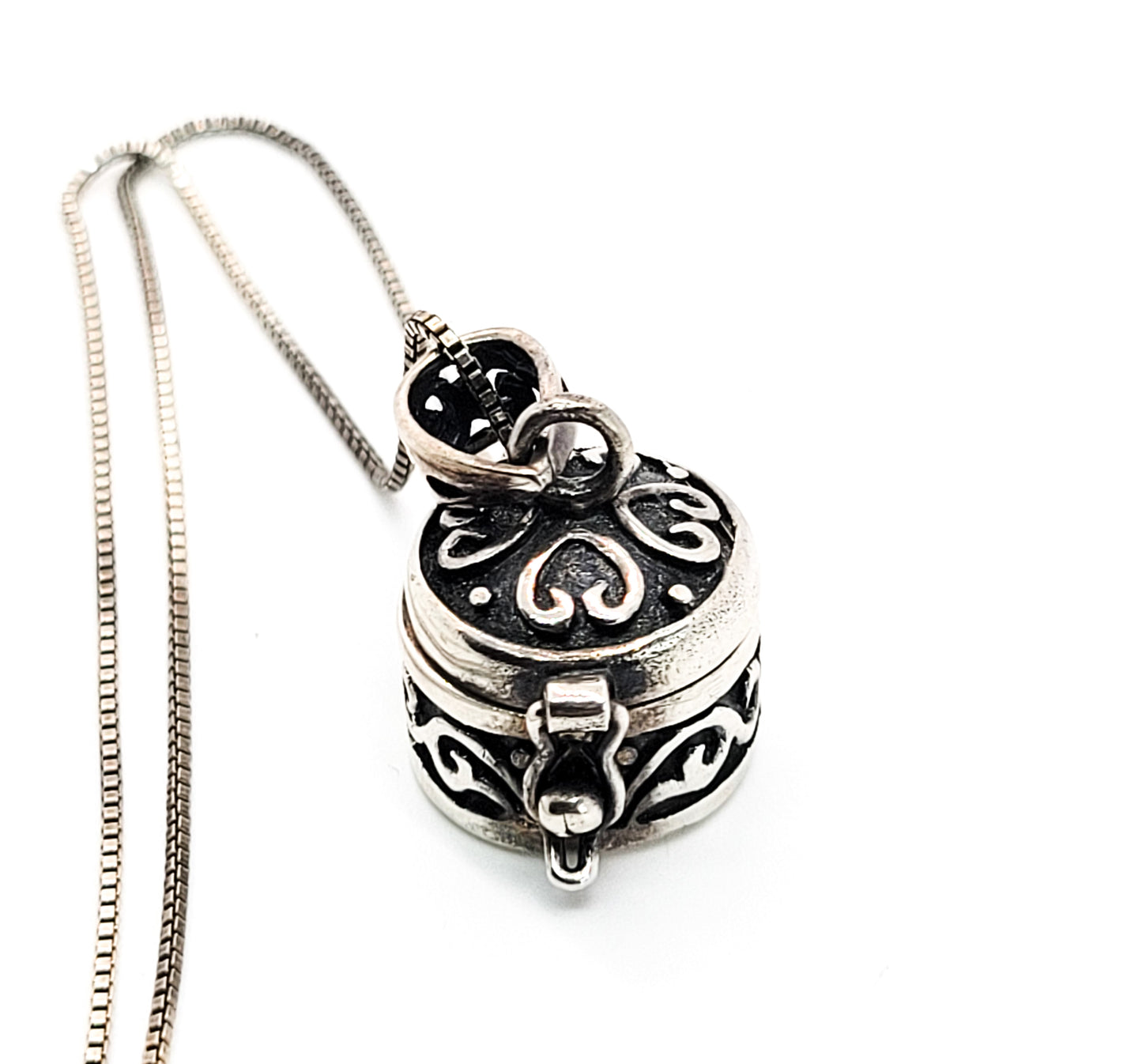 Heart filigree tribal balinese open hinged sterling silver round prayer box necklace