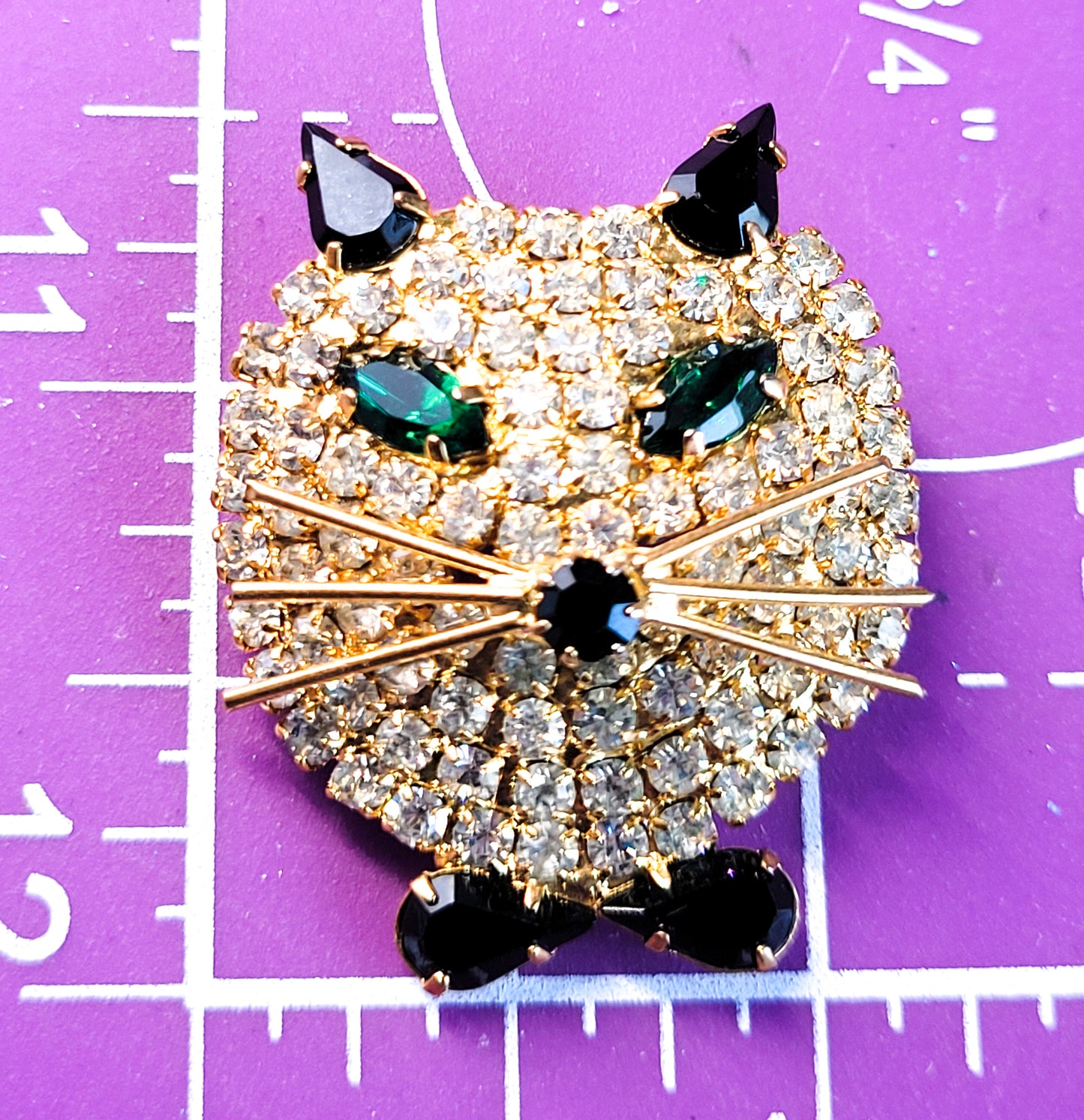 Attruia unsigned Black and white kitty cat head vintage rhinestone brooch