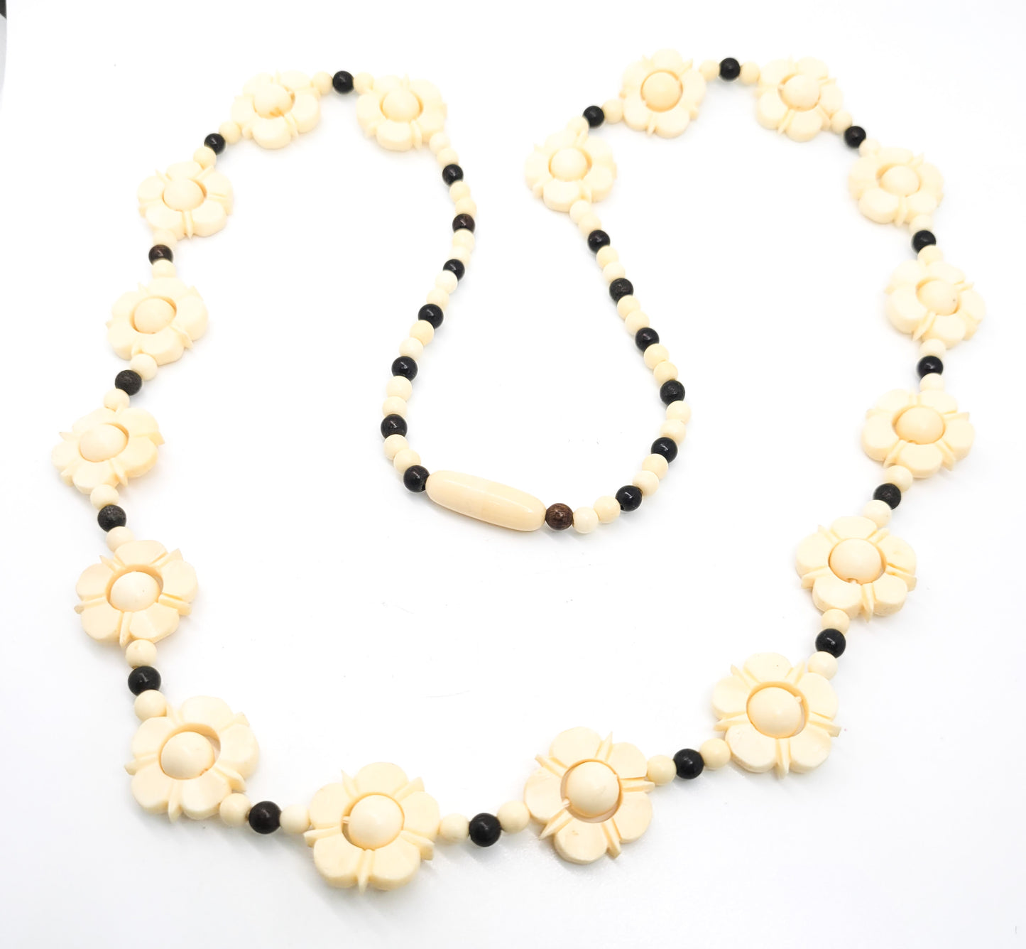 Carved natural black and white articulated vintage flower daisy chain beaded necklace