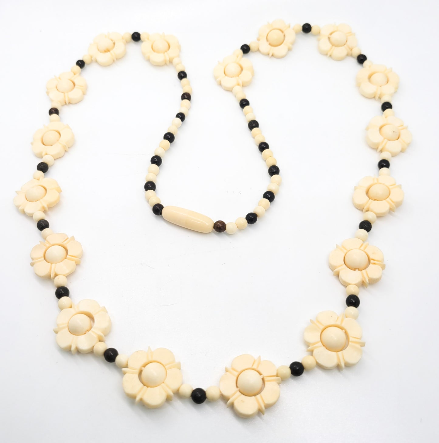 Carved natural black and white articulated vintage flower daisy chain beaded necklace