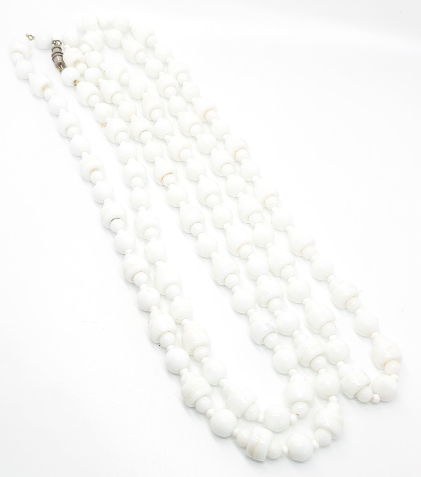 Art Deco White Milk glass beaded vintage 52 inch Rope Lariat necklace