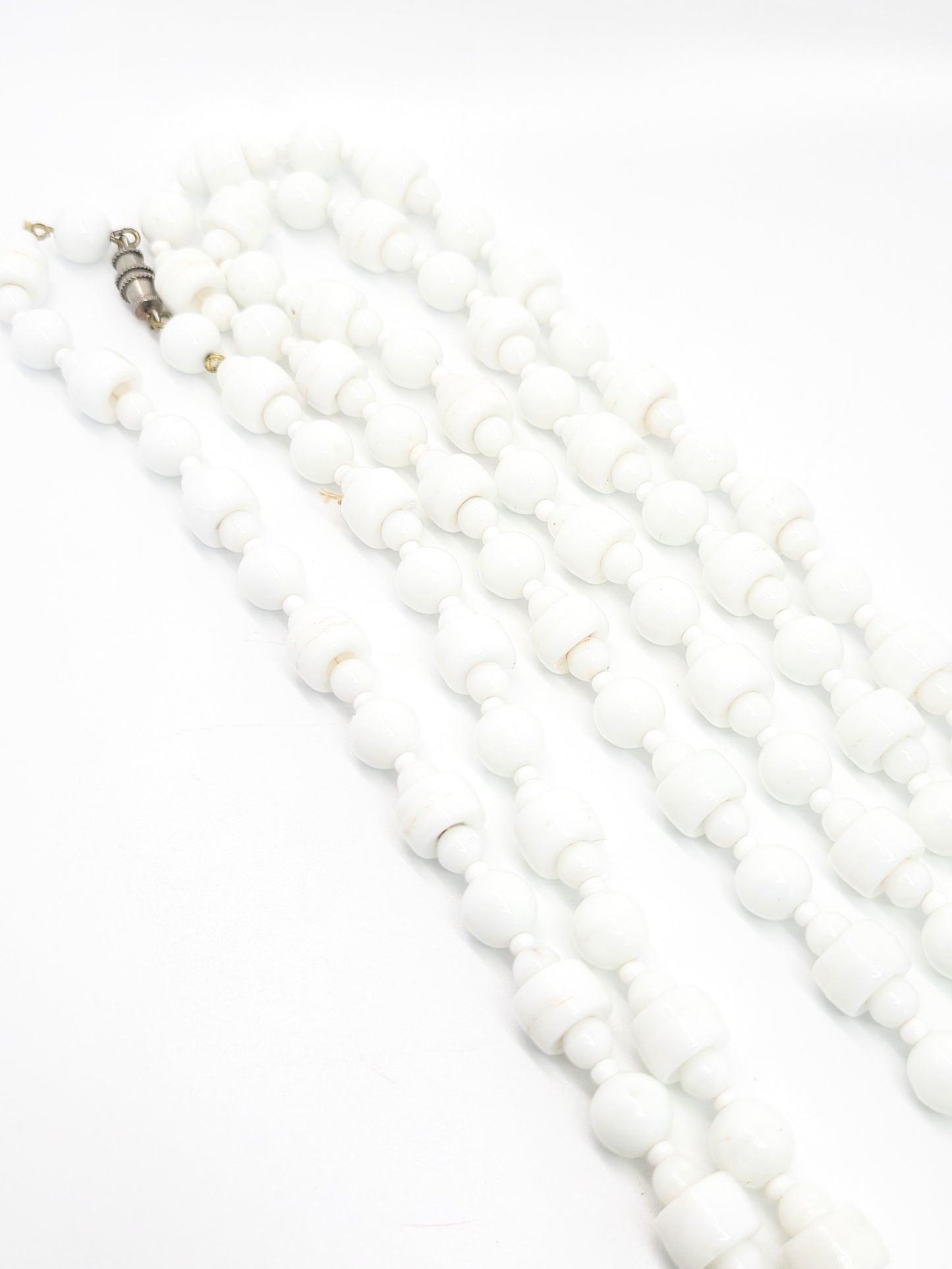 Art Deco White Milk glass beaded vintage 52 inch Rope Lariat necklace
