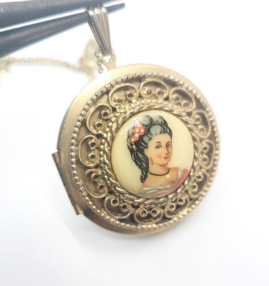 Flamenco cameo vintage transferware gold toned locket necklace