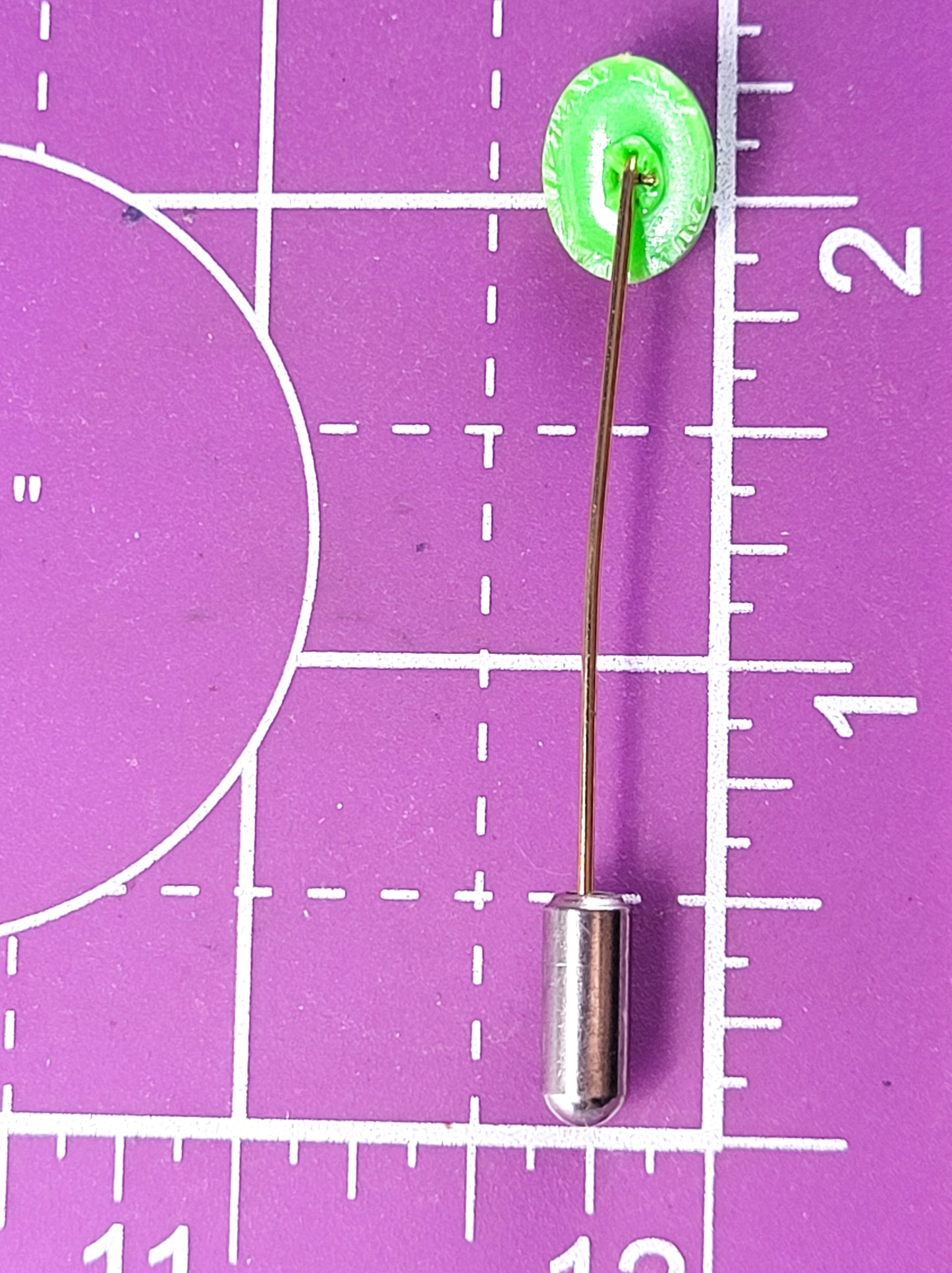 Green plastic cameo vintage stick lapel pin brooch