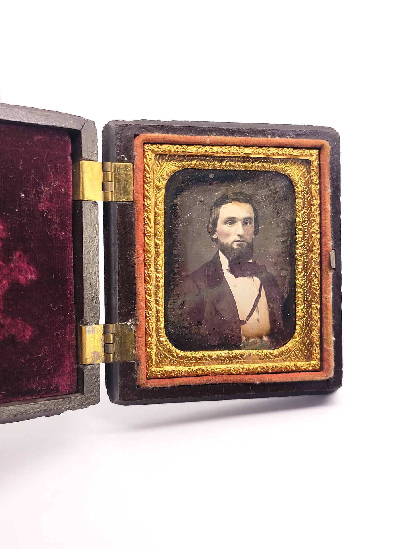 Daguerreotype Antique 1800s in wooden Gutta Percha Union Case red velvet framed