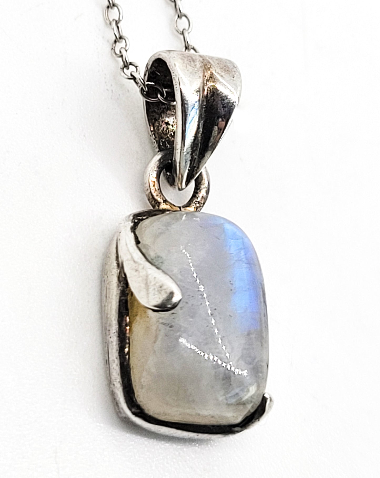 Flashy moonstone twisted delicate sterling silver pendant necklace