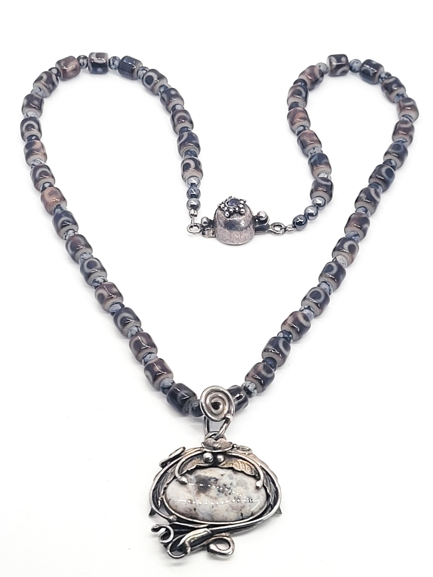 Artisan Navajo White Buffalo Tibetan agate obsidian sterling silver vintage necklace