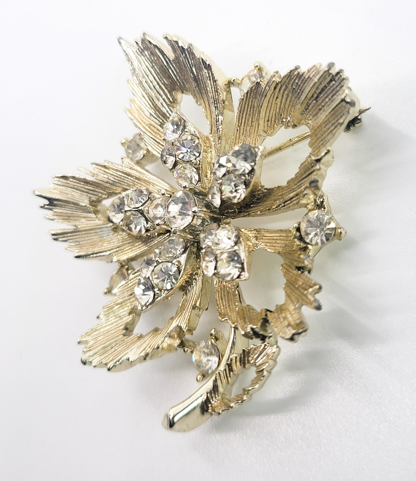 Lisner Maple leaf gold toned clear rhinestone vintage mid century brooch